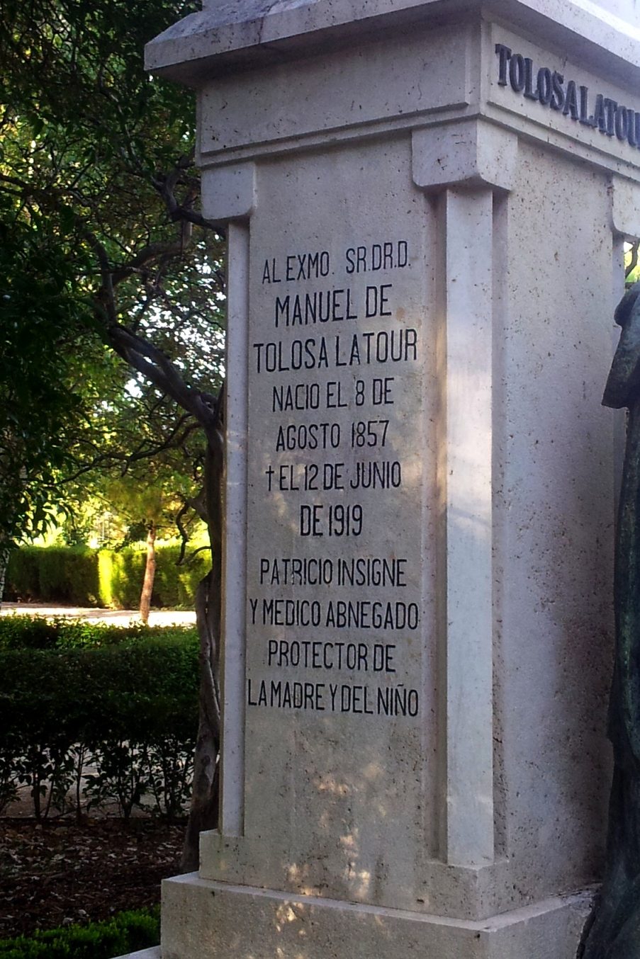 Manuela Tolosa Latour's monument, Parque del Retiro, Madrid - 04.jpg